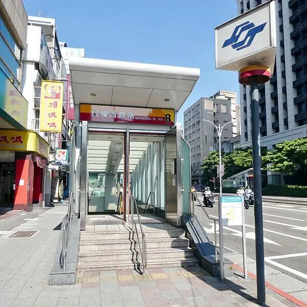 台北捷運紅線橘線民權西路站附近不限時早午餐推薦/慶三號烤肉倉庫早午餐台北天祥店/連鎖早餐店吃出中西合併