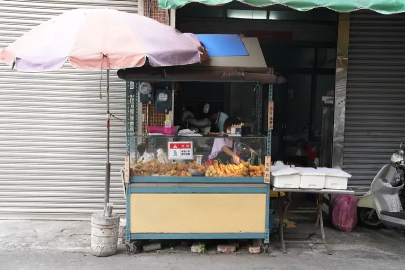 高雄三民 鼎小古早味炸物｜在地學生大推的「超佛銅板美食」　「20元無骨雞排」是記憶裡的懷念滋味！