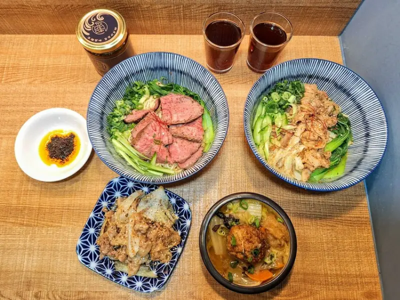 【美食】「潮月沙茶匠私房麵室・珈琲煎焙」沙茶乾拌麵、手沖咖啡，桃園乾拌麵推薦、桃園咖啡廳推薦 (附菜單)