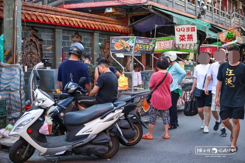 【蘆洲夜市美食】王家手作蔥餅，現桿現做的酥脆蔥餅推薦！