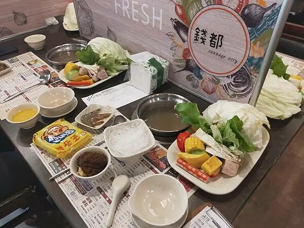 新北三峽錢都日式涮涮鍋北大旗艦店~大大寬敞的場地~用餐很舒服~有提供免費停車場~