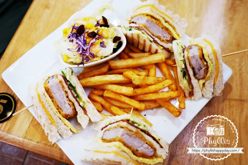 More Burger 墨爾漢堡 (龍潭南龍店) 每天都想去吃的平價早午餐店 龍潭早餐 餐點美味、選擇多、價格讚 - 相片中的菲莉絲