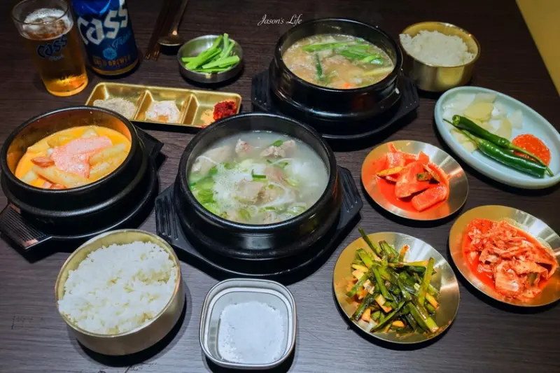 【台中南屯｜美食】延南家韓式豬肉湯飯雪濃湯。新開幕台中豬肉湯飯，不用跑韓國，小菜無限續加，營業至凌晨