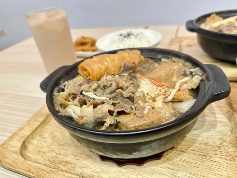 台北。萬華︱西門站：麻辣乾拌燃麵滷肉飯好吃和厚奶茶飲料可續杯個人小火鍋︱小元心燃麻辣堂-西門店
