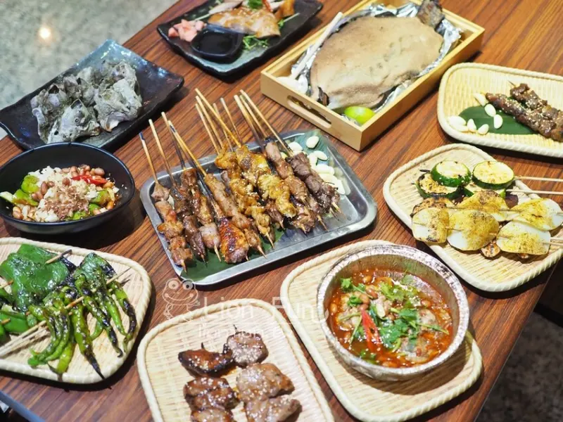 高雄串燒推薦｜烤骨學院。超酷的化石烤魚｜只有這裡才吃的到的烤藤壺｜宵夜首選