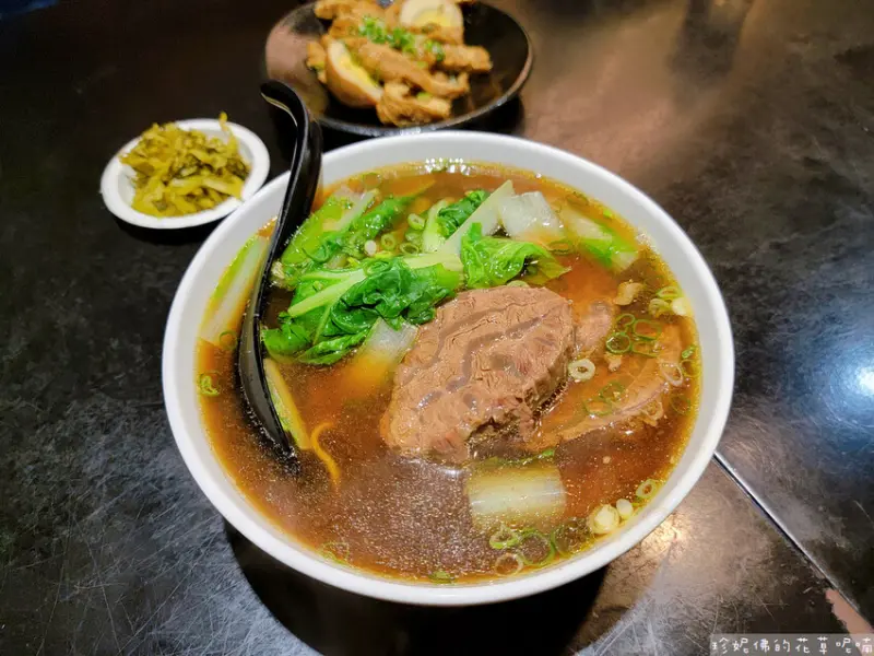 【新北市土城區】黑霸牛肉麵土城店｜份量足，點小碗就能吃飽飽