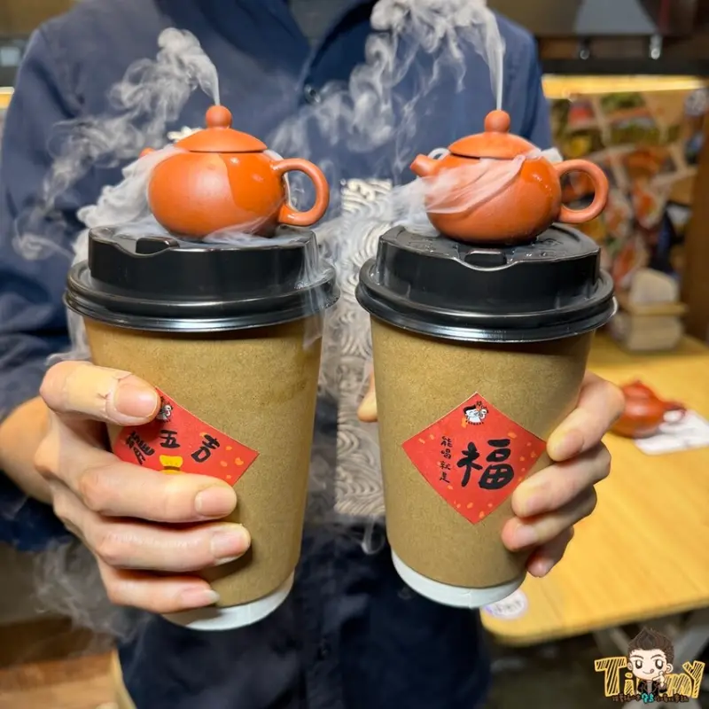 新竹也有冒煙小茶壺飲料耶🎉 IG照必拍超療癒茶飲✨ 再配松葉蟹麵線浮誇享受😘 --跟著踢小米吃喝玩樂趣