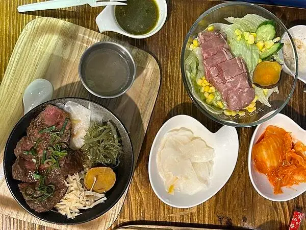 【台南中西區】肉女子 Mighty Girl 燒肉丼 ～太超值，百元也可以吃到好吃的燒肉牛排丼唷！