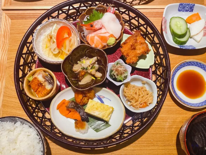 【台中東區│美食】北丸 北O KITAMARU LaLaport 台中店。lalaport餐廳推薦，來自北海道品牌，花籃御膳精緻料