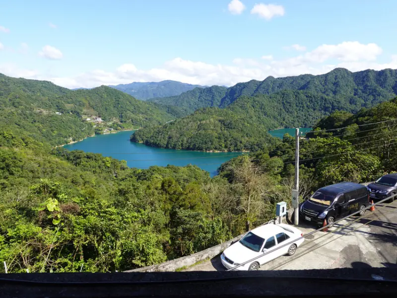 新北石碇—阿牛小吃部｜一覽土虱頭的風和日麗｜北宜路、千島湖、翡翠水庫