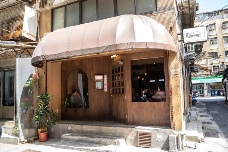 基隆美食｜喫茶開門～正濱漁港新開幕巷弄咖啡廳，走過路過不要錯過，昭和懷舊復古風格讓你一秒到日本。