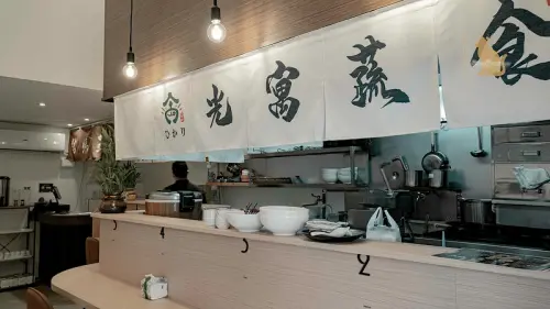 台中蔬食｜光寓蔬食ひかり-蔬食拉麵/碎金飯!