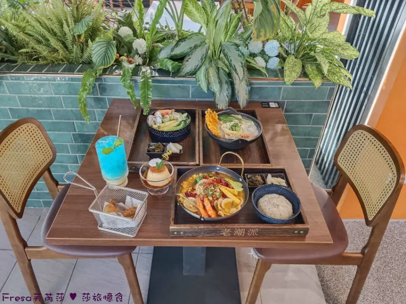 高雄市楠梓區高雄鍋燒【老潮派鑄鐵鍋燒】綠植玻璃屋餐廳超美「2024高雄鍋燒麵大賞」南洋風味鍋燒爆量海鮮.吻仔魚粥營養