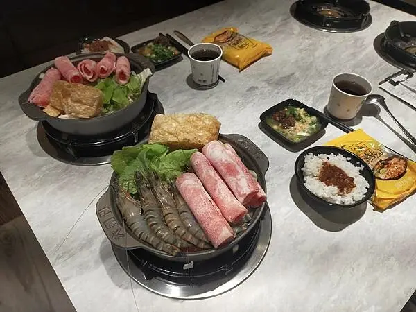 新北鶯歌六扇門時尚湯鍋~盛情款款~釜鍋香傳~百元鍋物~精緻享受以平價~多樣化~高CP值~打造小火鍋王國~