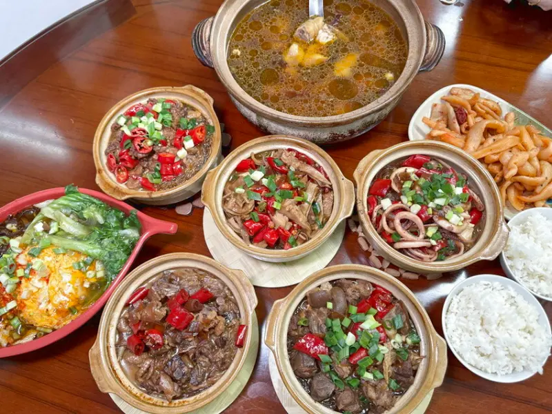 新竹縣竹北市新竹實現砂鍋煲菜自由！ 一個人也可以吃來自廣西砂鍋煲菜！ 啤酒鴨。黃燜雞。羊肉爐超下飯！ (營業時間地址電話) - 跟著踢小米吃喝玩樂趣