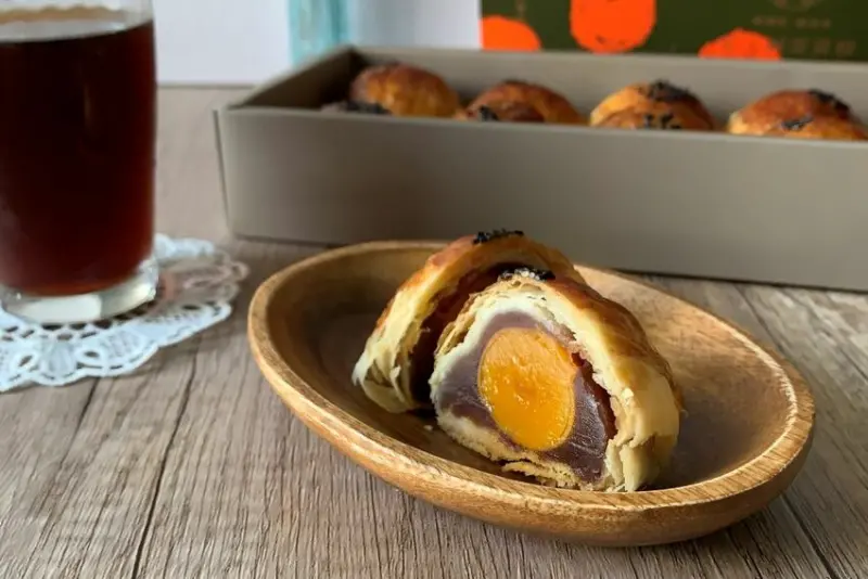 陳耀訓麵包埠「紅土鹹蛋黃酥」 | 一開放就秒殺，買到就能跟朋友說嘴的中秋節禮盒