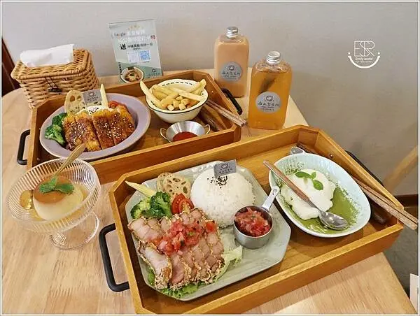 桃園美食│中原夜市美食 麻久製食所 厚切極上豬排x沙沙豚五花 平價高質感的和洋美味饗宴，滿足學生、上班族午餐食光小確幸～不用飛往日本就能輕鬆品味，好幸福呢！