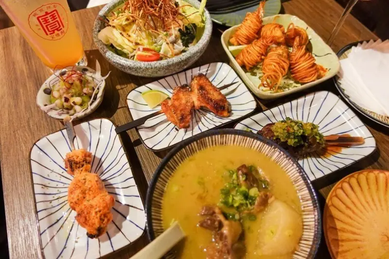 【食記】一咻逆煎餃酒吧Isshoni Gyoza Bar，煎餃、串燒、居酒屋、酒吧，放鬆抒壓一次滿足！台北大安區美食