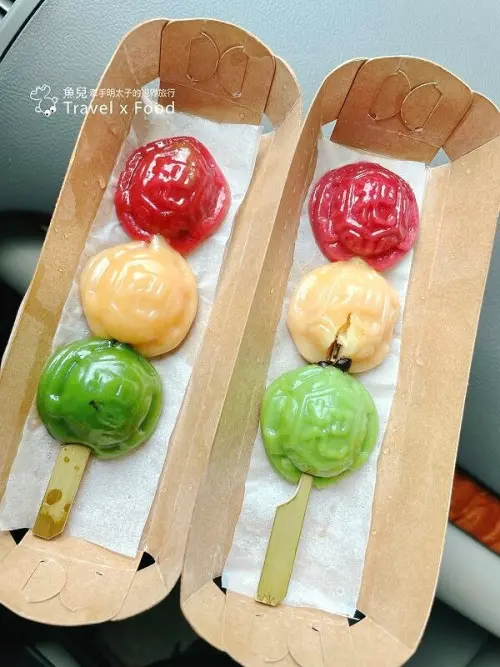 小時候的紅龜粿變迷你了！打破傳統印象，老東西新吃法：小食耙創新龜粿 @魚兒 x 牽手明太子的「視」界旅行