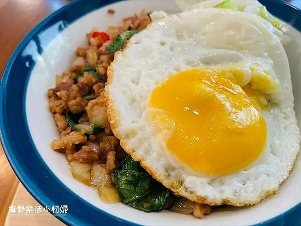 台中梨山》隱藏在高山的美味小食堂【露彎彎】 意外好吃又平價｜近梨山賓館