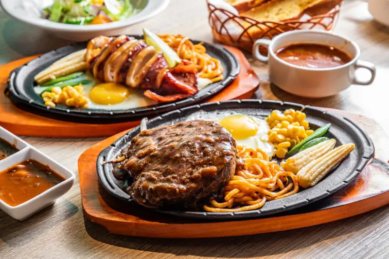 鬥牛士經典牛排桃園筷食尚店｜最強大份量牛排館強勢回歸！內用滿滿牛肉羅宋湯隨便你喝到飽