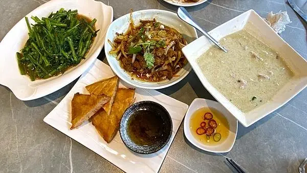 【台中 泰式料理】泰潮泰式料理-逢甲店，兩人套餐四菜一湯變化無窮可以吃巧也有吃飽，高CP值平價泰式料理~推