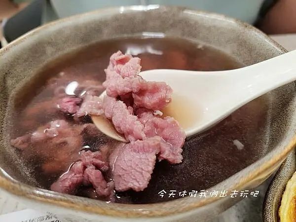 牛氓牛肉湯。點餐機很方便。牛肉新鮮軟嫩。用餐空間乾淨。