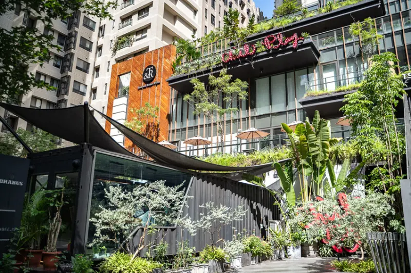 台中最美早午餐在『Chill Chill Brunch』隱身在台中七期豪宅的森林系絕美景觀餐廳，每週只開兩天的假日限定