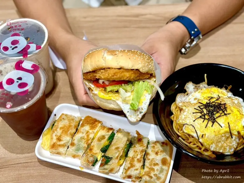 藏匿於社區住宅一樓的蛋餅叔叔，很適合帶小孩來吃早餐喔