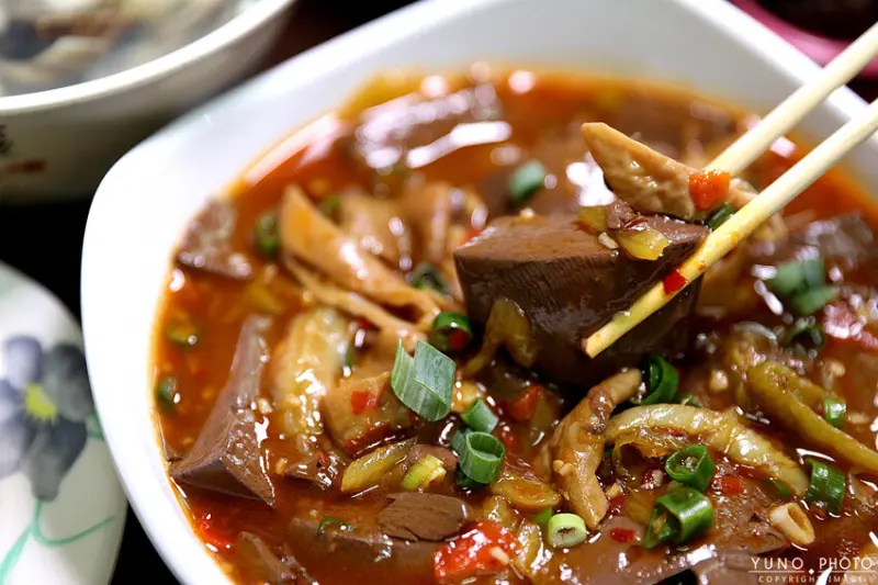 隱藏在熱炒店中的川味美食！招牌川味水煮牛必吃 麻辣鮮香一次滿足｜動力炒飯-川味水煮牛(南投草屯必吃美食)