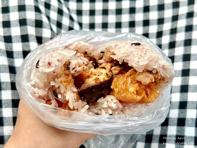豐原早餐-南陽國小旁的路邊小攤 南陽飯糰，size女生吃剛好