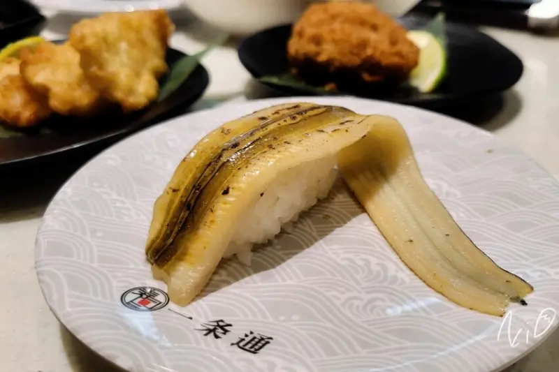 [台中東區]一条通新幹線壽司-台中站前店。冰梅番茄/鰻魚握壽司/大貫星鰻/廣島牡蠣/酥炸軟殼蟹 #秀泰生活