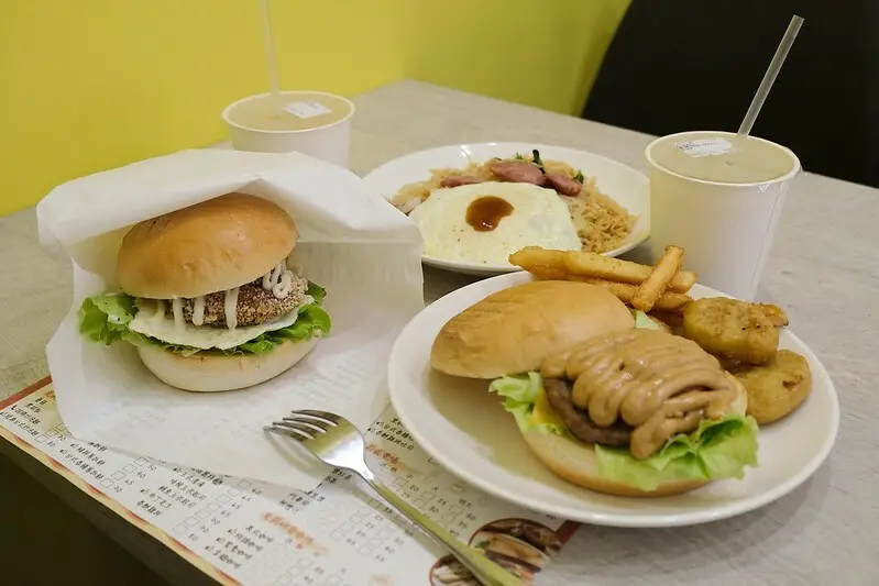 【新莊早午餐推薦】克莉廚房，香酥雞排堡必點，外酥內嫩又多汁，CP值超高！(附菜單價位)