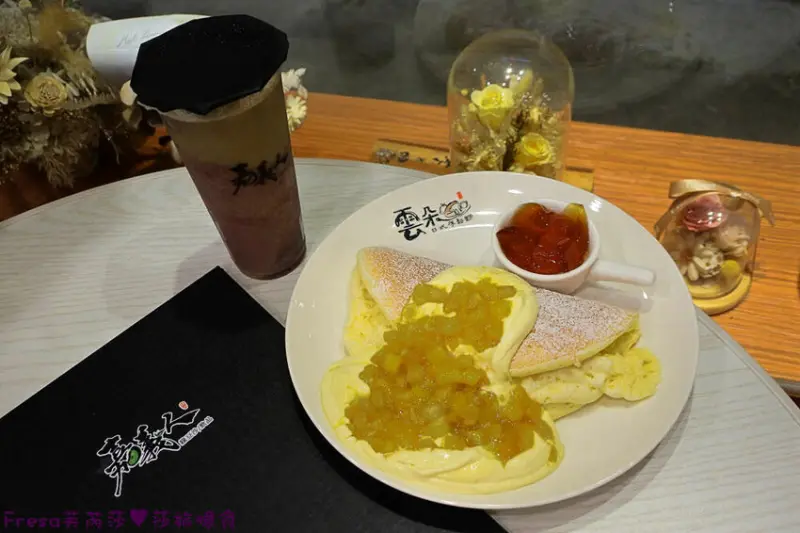 嘉義午茶【嘉義人綠豆沙 雲朵鬆餅】黃澄澄吸睛的芒果舒芙蕾鬆餅.招牌必點雙色綠豆紅豆沙│嘉義甜點│東區美食