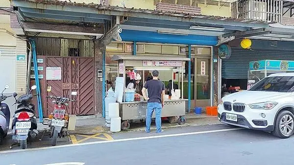 沒有店名沒有招牌！隱藏在公園旁巷弄裡的不起眼小吃店，卻有超強的實力。店內只賣１樣餐點，就讓大家讚不絕