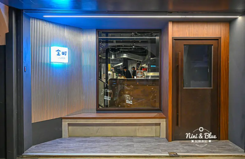 台中新店，台灣大道營業到凌晨5點的居酒屋，主打生蠔、串燒宵夜美食