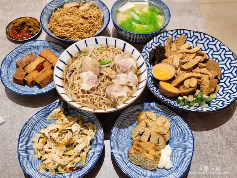 台南東區《李麵作｜汕頭麵．滷味》來喔！裡面坐，來碗香氣十足、麵香味正的道地美味｜附菜單