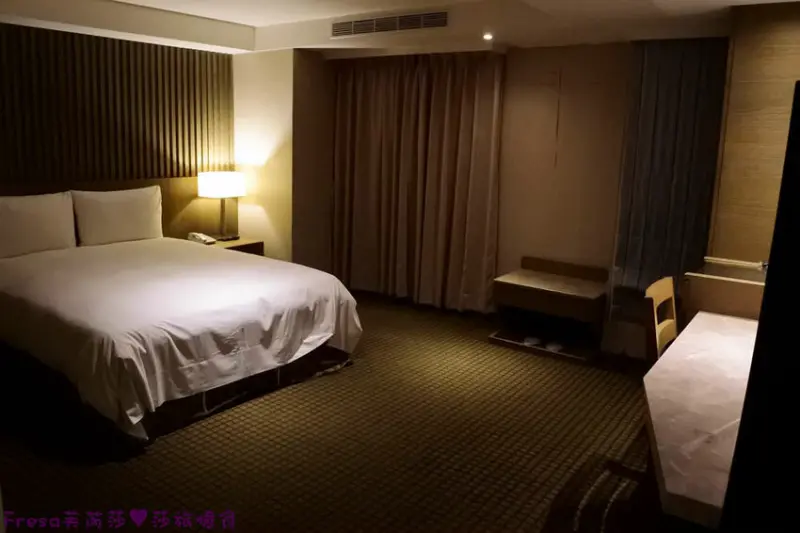 高雄飯店【國際星辰旅館】近高雄火車站/三鳳中街.高樓市景優雅設計旅宿.免費餅乾飲料暢食│贈送雞尾酒│三民市場 - Fresa芙芮莎♥莎旅憶食