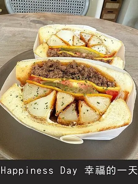 【台北】Happiness Day 幸福的一天｜完美斷面，大份量三明治吃飽飽｜柴貓趴趴走