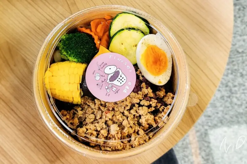 [嘉義太保]野餐，日-嘉義縣府店。泰式打拋豬紫米餐盒。嘉義起家的健康餐盒品牌!