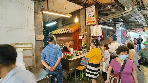 枋寮市場口肉圓油粿｜隱藏在市場旁巷弄裡的無名路邊攤美食