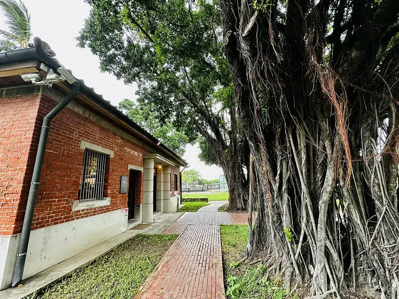 【台灣，台南市，安平區】河岸咖啡Riverbank café，在台南百年市定古蹟「原台南運河安平海關」喝咖啡。（台