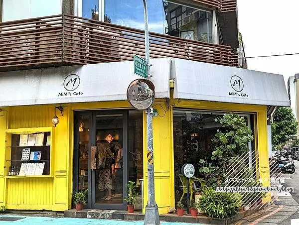 台北中正-[Mimi's Cafe 米米咖啡] 公館商圈近台大與台電大樓，現做酥脆草莓千層派，自家製多口味千層蛋糕，二樓窗邊眺望街景，營業至晚上的美式風格咖啡甜點
