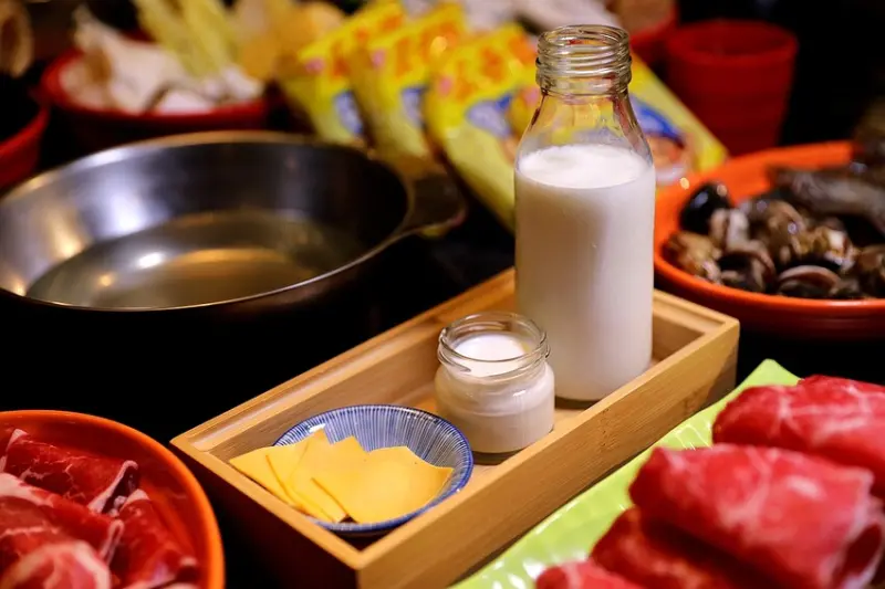 超過50種新鮮時蔬吃到飽！最低只要300元起 多種美味湯底｜蔬盈市場火鍋