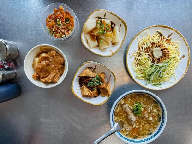 2023 桃園美食初訪 桃園陳記涼麵蒜味肉羹I桃園美食I桃園小吃I桃園涼麵I桃園肉羹I桃園必吃I附近美食 - 理智派的生活手札