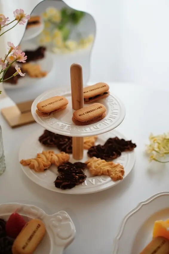 開箱超人氣【5號起司蛋糕專門店】推出新品餅乾！！3款奶油堅果夾心脆餅及3款華爾滋曲奇餅乾