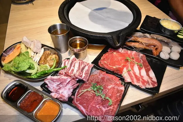 桃園、林口韓式燒肉推薦 | 豬對有燒烤吃到飽 林口文化店 不分平假日全時段 NT$439/1人燒肉吃到飽 自助式無限量供應 新鮮食材 飲料吧 冰淇淋 爆米花 韓式開胃小菜 熟食區