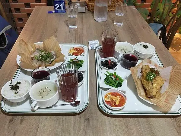 桃園大溪北橫之驛~玻璃屋綠色植物網美咖啡廳~北橫遊客中心~大溪陵寢看雄壯威武的憲兵交接儀式~魔幻豆子主題館~