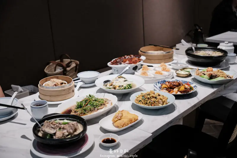 鳴鴨館(平價港式粵菜料理)  ｜台中西屯港式美食｜台中烤鴨推薦！脆皮的櫻桃烤鴨，搭配上每一道都好吃、用心的料理，朋友聚餐完全適合！