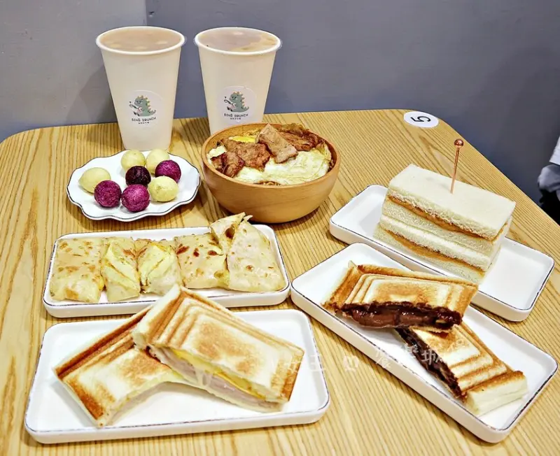 Dino Brunch迪諾早午餐 ll 中山區熱門早午餐，芋頭控一定要點芋泥商品來吃，闆娘親自研發多項食材，保證你一吃愛上 !
